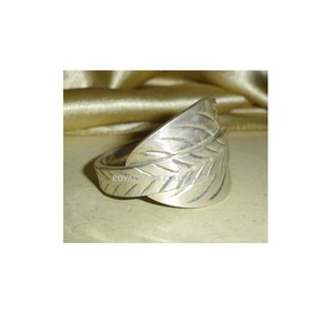 Nouveau dernier design rond de serviette en forme de feuille en métal aluminium rond de serviette vaisselle porte-mouchoirs aux prix les plus bas - Product Image 4