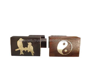 Caja tallada de madera pequeña hecha a mano de diseñador con prueba de estilo religioso con incrustaciones de latón y caja tallada de madera aprobada - Product Image 3