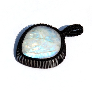 Pendentif en cordon macramé bohème avec cabochon en pierre de lune arc-en-ciel pierres de cristal de guérison naturelles pour la pratique du bouddhisme - Product Image 2