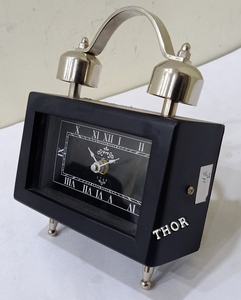 Horloge de table de bureau de style nautique avec motif mural en quartz à base de métal noir en bois chromé pour décor de salon - Product Image 3