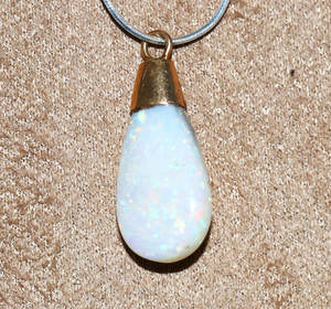 Opale d'Éthiopie Naturelle de Haute Qualité, Bijoux Faits à la Main en Or Jaune Massif 9k pour Grossiste - Product Image 2