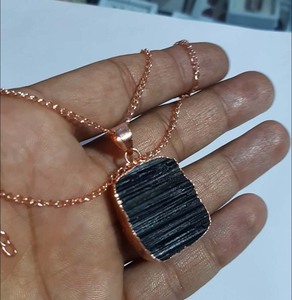 Colgante de punta de ópalo etíope tratado Precio al por mayor Colgante para mujeres recién casadas - Product Image 1