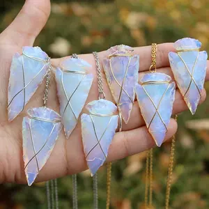 Ciondoli a punta di freccia avvolti in filo di Opalite di cristallo naturale di alta qualità in vendita