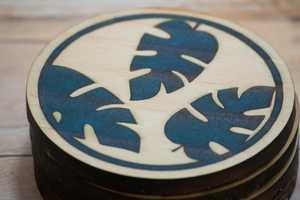 Posavasos de madera de resina, hojas tropicales - Product Image 2