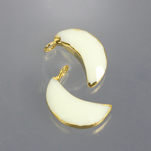 Conector de una sola pieza con forma de luna creciente de ágata blanca de 20 x 8 mm, chapado en oro de 14K, colgantes y dijes de moda étnicos unisex - Product Image 2