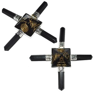 Pyramides d'énergie Reiki en tourmaline noire sculptées en pierre semi-précieuse de style Feng Shui pour véhicule ou maison - Product Image 1