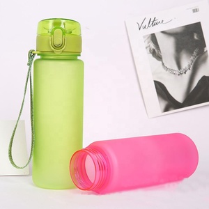 Bouteille d'eau de sport écologique 600 ml, sans BPA, en plastique givré avec couvercle à clapet - Product Image 3