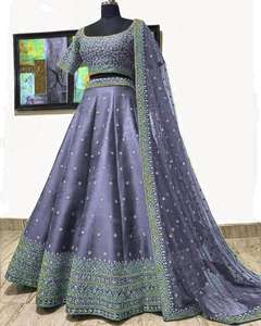 Travail de broderie de soie de satin à la mode avec travail de la pierre lehenga choli avec dupatta prix de gros vêtement ethnique surat - Product Image 1