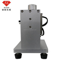 Machine de capsulage semi-automatique pour gloss à lèvres, mascara, gloss à lèvres en tube rotatif, vente chaude en usine, simple et facile à utiliser