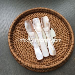 Cuchara de Nácar Rosa de Diseño Innovador, Cuchara para Caviar de 9 cm que Ayuda a Preservar el Sabor Completo del Caviar - Product Image 3