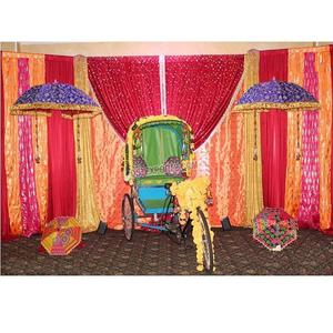 Accessoires de décoration de mariage indiens exclusifs pour séance photo – Auto-rickshaw personnalisé en métal et bois léger pour décoration de mariage - Product Image 1