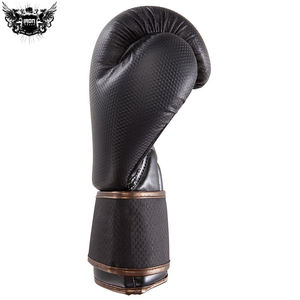 Gants de boxe en PVC pour entraînement sportif professionnel Gant de boxe en cuir de couleur au design unique de haute qualité fabriqué en gros - Product Image 3