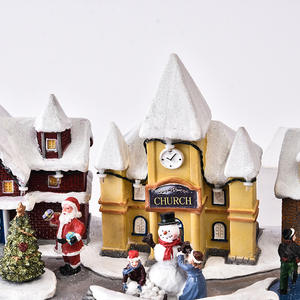 Casas de Pueblo Navideño con Pista de Patinaje Musical LED de Resina Pintadas a Mano al por Mayor, Suministros de Decoración 2026 de Gran Venta - Product Image 3