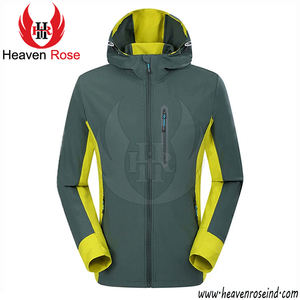 Veste de randonnée à coque souple de haute qualité pour femmes imperméable coupe-vent capuche réglable personnalisable motif d'hiver chaud support avant - Product Image 4