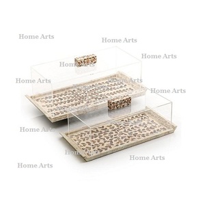 Lot de 2 plateaux à dessert de forme rectangulaire en bois et nacre avec couvercle en acrylique - Product Image 1