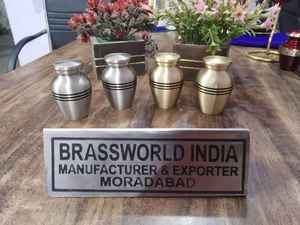 Suministros funerarios de la INDIA, diferentes diseños de latón, urna de recuerdo de BRASSWORLD - Product Image 2