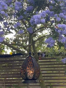 Farol de Metal Marroquí Personalizable, Portavelas Colgante para Exteriores en Negro y Oro Rosa para Decoración del Hogar - Product Image 5