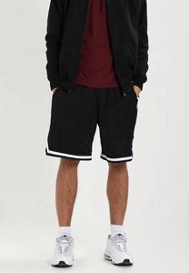 Pantalones cortos de malla personalizados para hombre para deportes de verano, estilo callejero, pantalones cortos atléticos para correr, gimnasio, bolsillos interiores con ribete de color lateral - Product Image 2