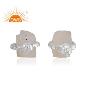 Boucles d'oreilles clous pour femmes en pierre de lune arc-en-ciel brute et topaze blanche, fournisseur de boucles d'oreilles clous en argent sterling 925 de haute qualité - Product Image 4