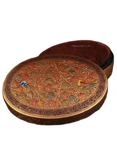 로얄 kashmiri 종이 mache 상자. Kashmir, 구체화 된 종이 mache 상자에서 수제 종이 mache 상자