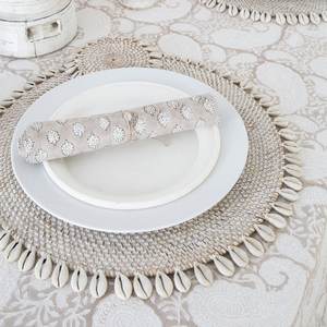 Napperons en rotin faits à la main blanchis à la chaux avec coquille ensemble élégant de plaque de chargeur en rotin rond en gros - Product Image 3