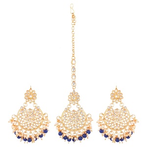 Indian Kundan Faux Pearl Maang Tikka Pendientes Set Chapado en oro Bollywood Crystal Head Chain Big Dangle Jewelry para fiestas - Product Image 1