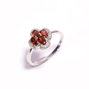 Anillo Minimalista de Plata de Ley 925 con Engaste de Puntas y Granate de Mozambique, Joyería Fina para Bodas, Fiestas y Aniversarios - Product Image 4