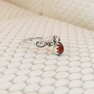 แหวนพลอยโอนิกซ์สีแดงธรรมชาติของผู้หญิงแหวนที่สง่างามทำด้วยมือทำด้วยมือเงินสเตอร์ลิง925ออกแบบเป็นเอกลักษณ์สำหรับงานเลี้ยงงานแต่งงานที่ทันสมัย - Product Image 4