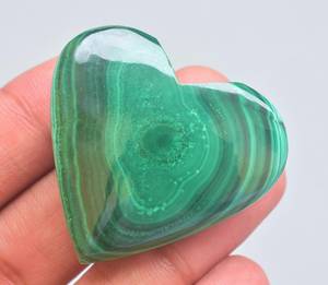 Malaquita-cabujón con forma de corazón, joyería de malaquita de alta calidad, forma de corazón - Product Image 1
