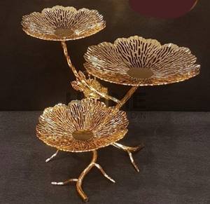 ชั้นวางเค้กโลหะหรูหรา3ชั้นดีไซน์แฟนซีเหล็กน้ำหนักเบาแบบแฟนซีแท่นเสิร์ฟเค้กสำหรับซัพพลายเออร์ขายส่ง - Product Image 4