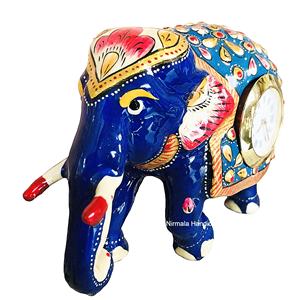 Horloge de bureau en aluminium peinte à la main Nirmala Handicrafts, design moderne, fonction de projection, fonctionne à piles, fabriquée au Rajasthan - Product Image 2