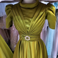 Robe de soirée formelle vintage sexy pour femme, longueur ras du sol, col asymétrique, taille naturelle, ornée de perles et de fleurs, haute couture