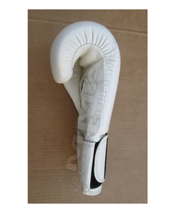 Guantes de boxeo profesionales de cuero de vaca Premium Logotipo personalizado Nuevo estilo profesional para artes marciales - Product Image 2