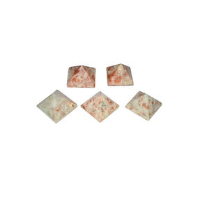 Vente en gros de petites sculptures en cristal de haute qualité pyramide de pierre de soleil pour la décoration Feng shui guérison artisanat de pierre de cristal - Product Image 1