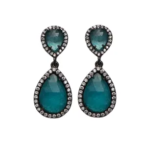 Incroyable quartz bleu avec zircon cubique, paires de bijoux plaqués noir, clous d'oreilles en forme de poire, boucles d'oreilles pendantes faites à la main