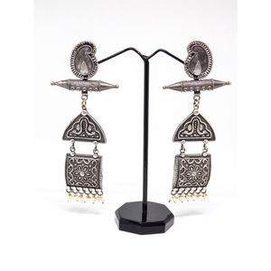 2024 nouvelles boucles d'oreilles ethniques de grande taille faites à la main en argent se ressemblent design pour femmes et filles - Product Image 3