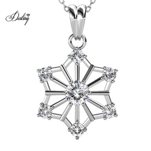 <span class=keywords><strong>Ciondolo</strong></span> fiocchi <span class=keywords><strong>di</strong></span> <span class=keywords><strong>neve</strong></span> impreziosito da gioielli con cristalli Swarovski dasini collezione <span class=keywords><strong>di</strong></span> natale collana regalo migliore amico - Product Image 1