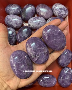Más vendidos Natural púrpura oscuro pulido Lepidolita Palmstone hermoso cristal para curación y masaje REIKI - Product Image 5