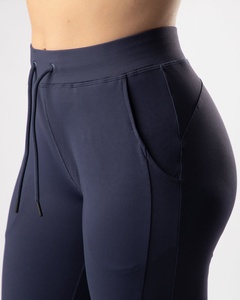 Collants de sport personnalisés pour femmes, pantalon de survêtement avec poche, de jogging, personnalisés, fabriqué au Pakistan - Product Image 5