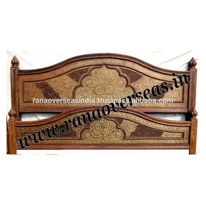 手工制作的木制现代双人床，带黄铜镶嵌设计，适用于卧室和客厅