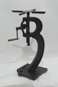 Table ronde à hauteur réglable en fonte avec base lourde de haute qualité avec fonction extensible pour un usage domestique, hôtelier et en restauration - Product Image 2