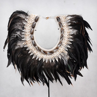 Décoration de salon - Collier de coquillages et de plumes Irian Jaya, autochtone de Papouasie-Nouvelle-Guinée, 100% tissé à la main