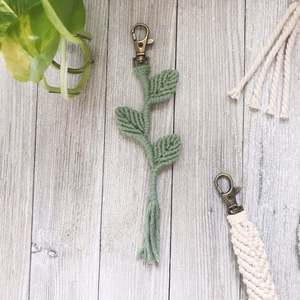 พวงกุญแจมาคราเม่ทำมืออย่างสวยงาม |   สายรัดข้อมือ |   สายคล้องคอ - Product Image 1