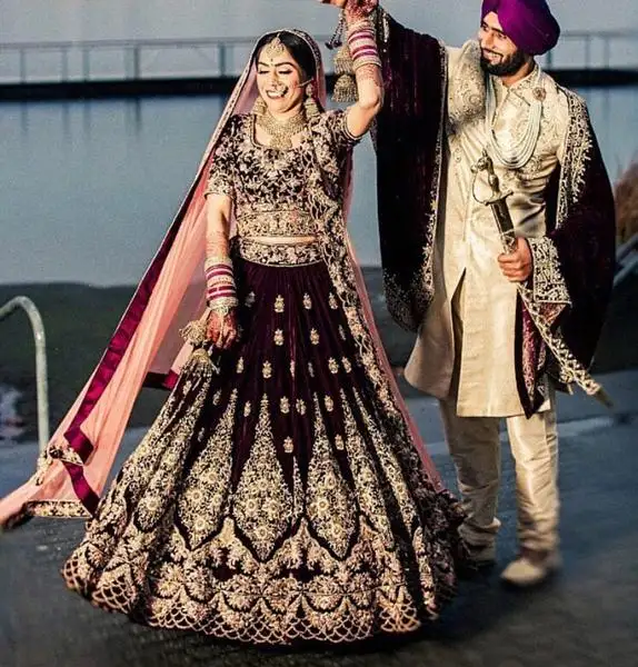 Stile indiano del partito e di cerimonia nuziale del ricamo Lehenga choli