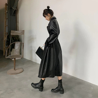 Veste en cuir véritable matelassée de qualité supérieure pour femmes avec fonction respirante et décoration brodée