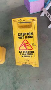 Señal de advertencia de piso húmedo de inyección de plástico de <span class=keywords><strong>segunda</strong></span> <span class=keywords><strong>mano</strong></span> Molde usado de señal de precaución - Product Image 6