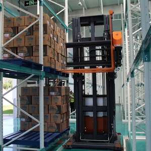 Montacargas Eléctrico de 1.6 Toneladas, Popular, con Alcance Oscilante, Tipo VNA - Product Image 2