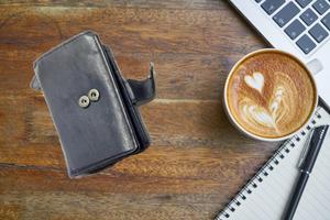 Portefeuille de luxe en cuir RFID, best-seller, grande capacité, avec poche pour téléphone, disponible à la vente - Product Image 4