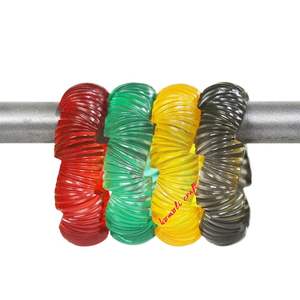 En résine sculptée bracelet bakélite vintage bijoux faits à la main - Product Image 1