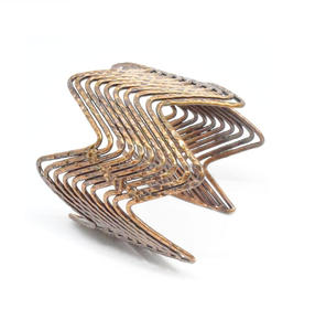 Bracelet manchette en métal plaqué or, design floral, large, poli, en acier inoxydable, pour toutes les saisons, pour fille. - Product Image 6